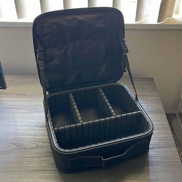 Cosmetics case - Picture 2 of 5